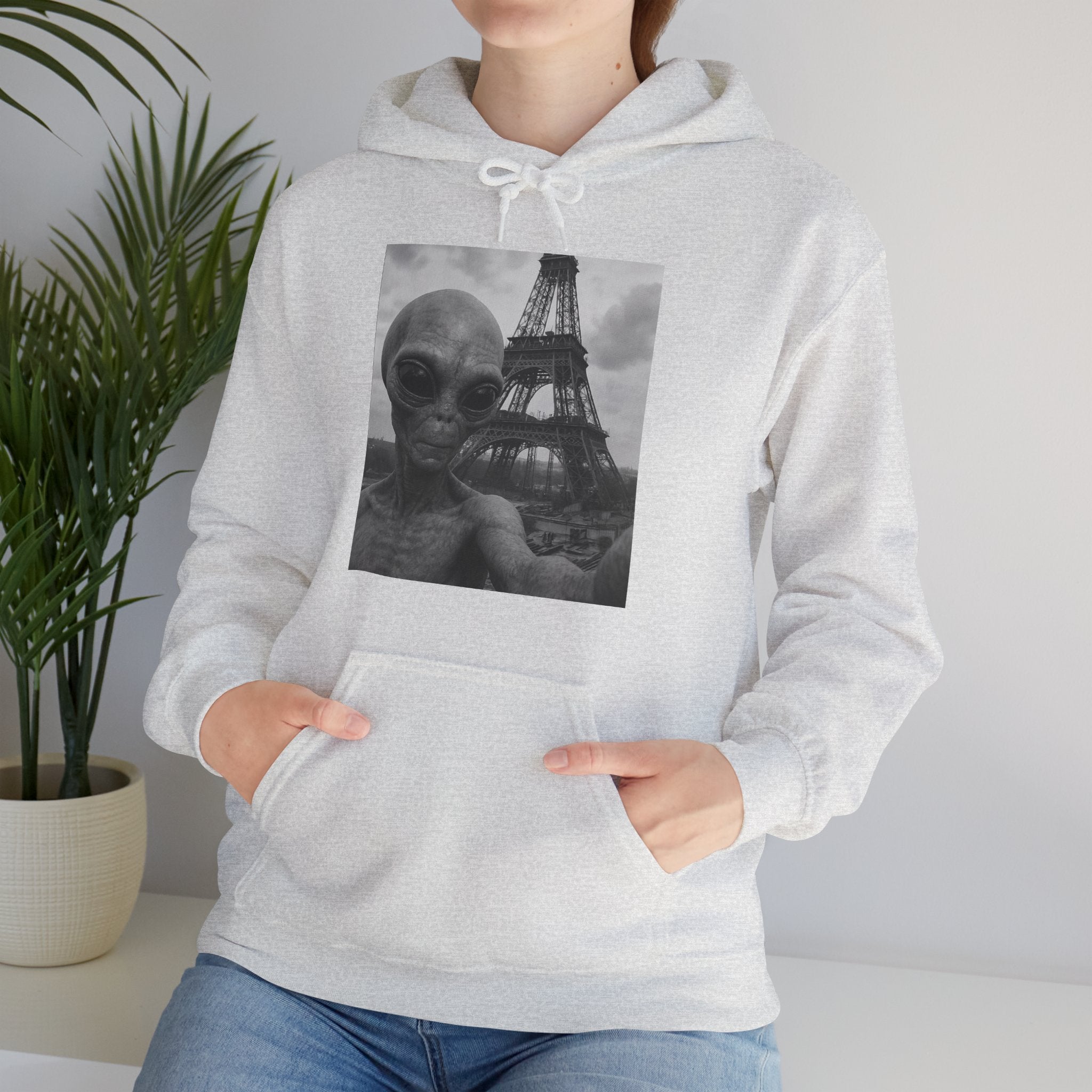 Viringee Alien Paris Hoodie - Unisex Heavy Blend Sweatshirt