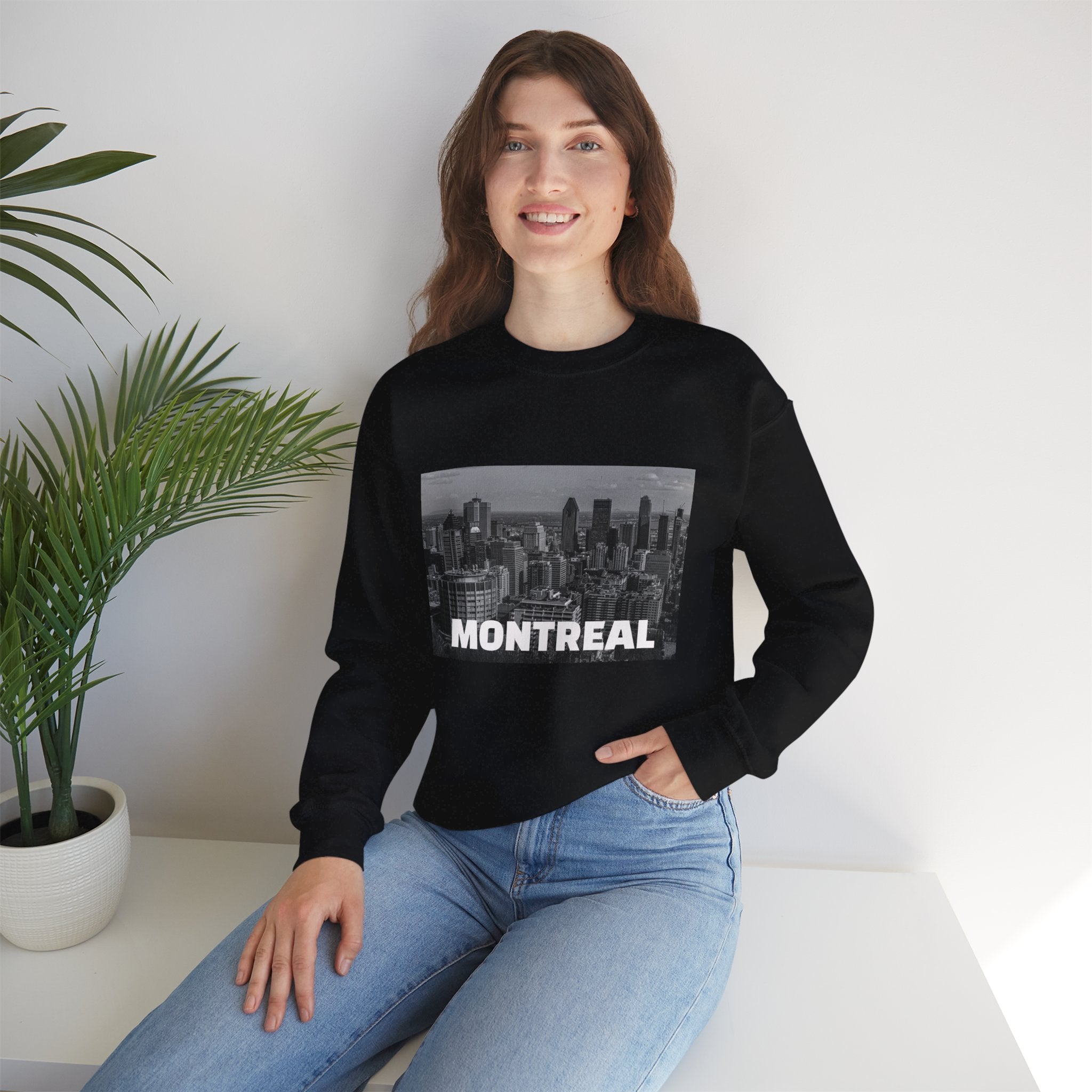 Viringee Montreal Skyline Unisex Crewneck Sweatshirt / Sweatshirt Unisexe Col Rond Viringee Montréal Skyline