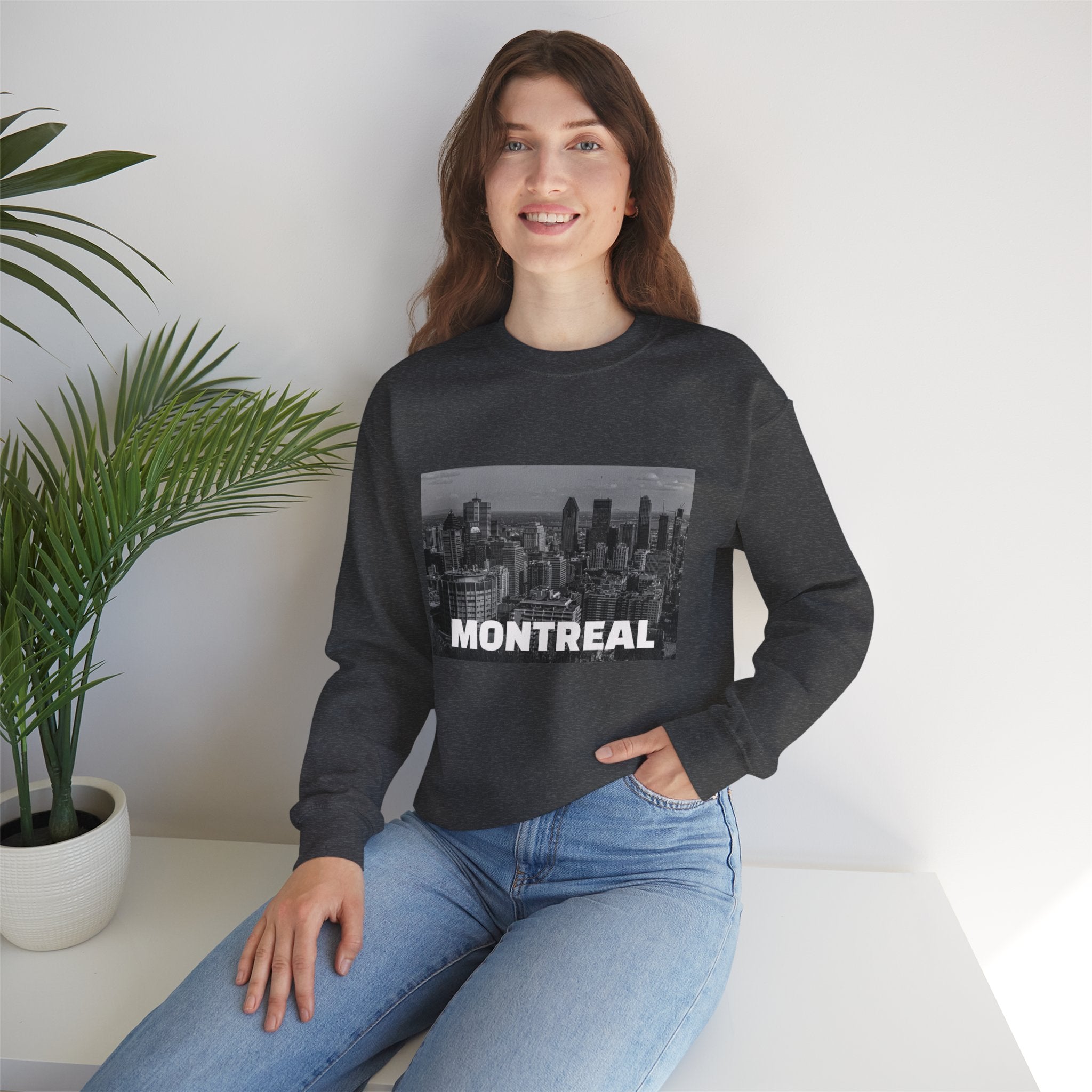 Viringee Montreal Skyline Unisex Crewneck Sweatshirt / Sweatshirt Unisexe Col Rond Viringee Montréal Skyline
