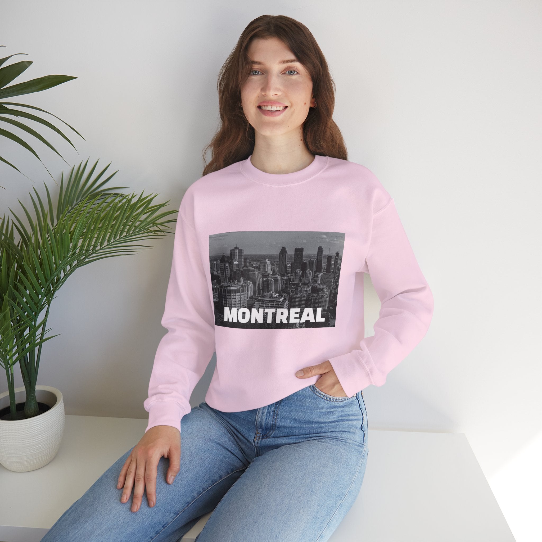 Viringee Montreal Skyline Unisex Crewneck Sweatshirt / Sweatshirt Unisexe Col Rond Viringee Montréal Skyline