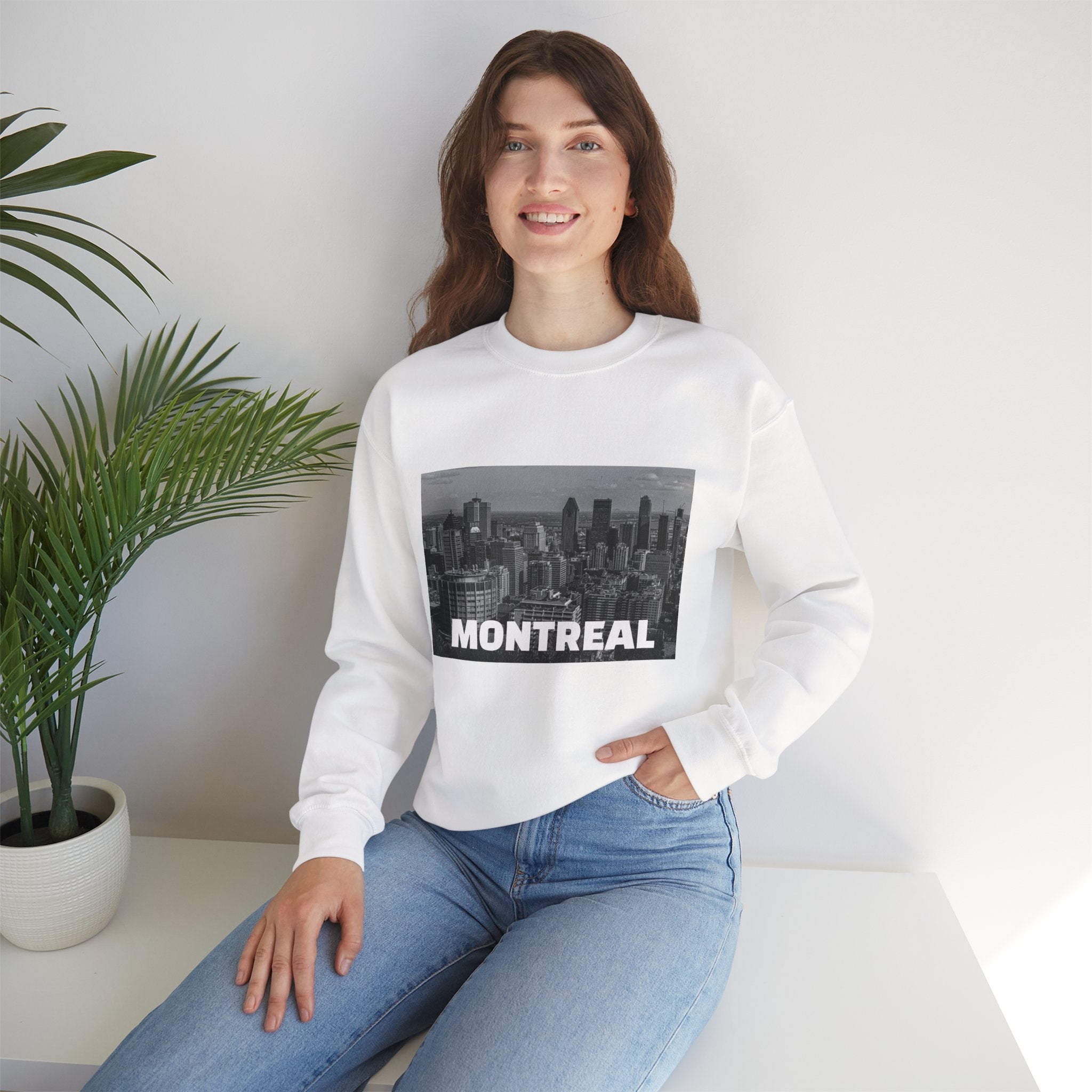 Viringee Montreal Skyline Unisex Crewneck Sweatshirt / Sweatshirt Unisexe Col Rond Viringee Montréal Skyline